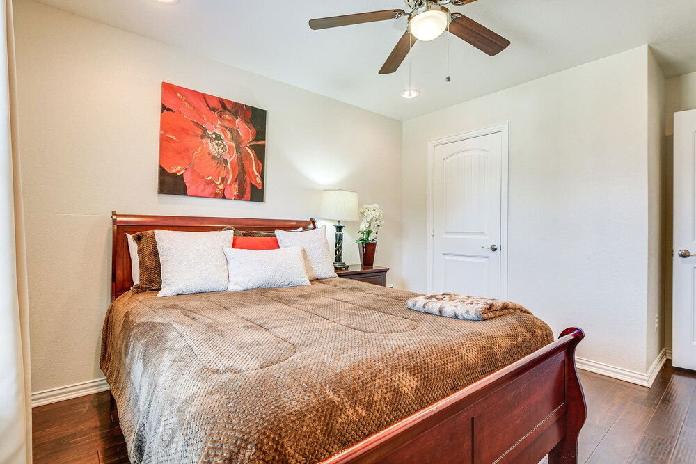 Spacious Grand Prairie Home w/ Fenced Yard + Patio photo 5