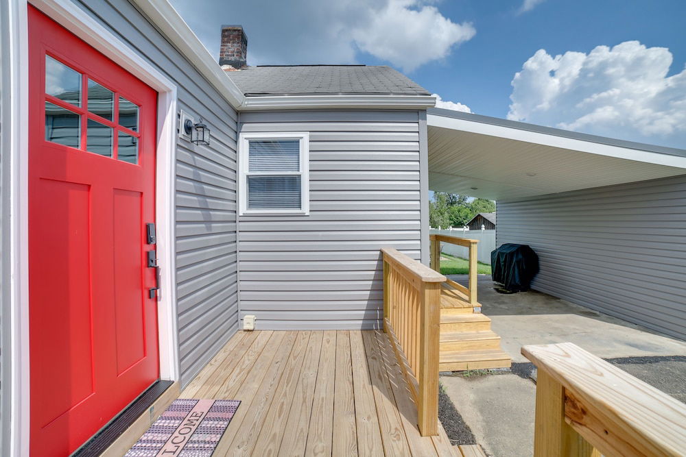 Deck & Patio: Inviting Abode in Natrona Heights! photo 5