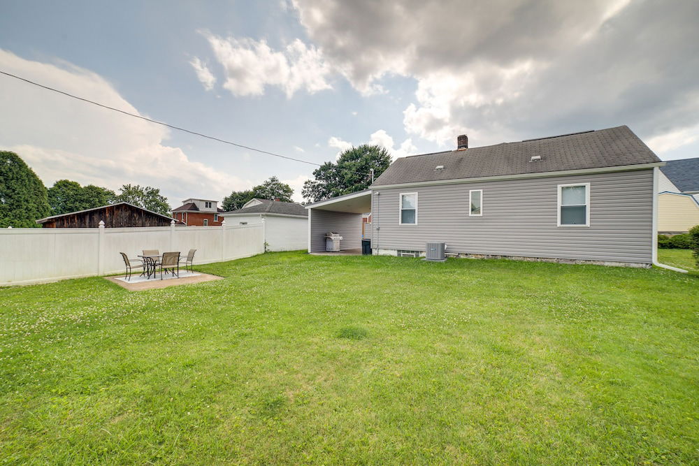 Deck & Patio: Inviting Abode in Natrona Heights! photo 3
