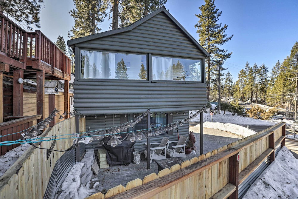 Walk to Lake Tahoe: Cozy Zephyr Cove Cabin! in Glenbrook, US