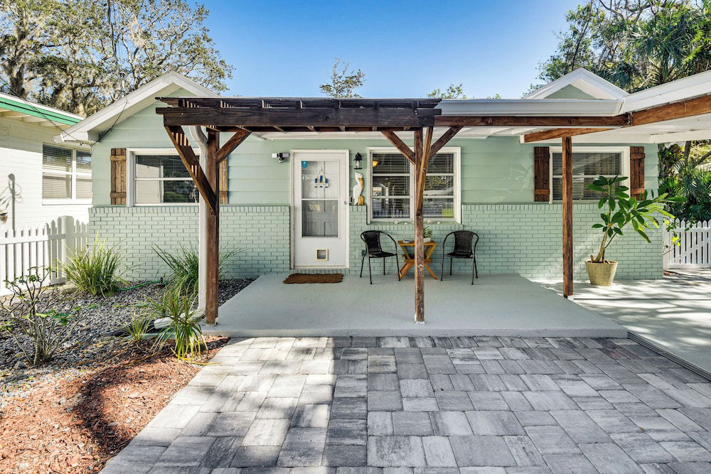Dog-friendly Daytona Beach Cottage w/ Patio! in Holly Hill, US