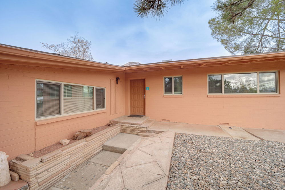 Pet-friendly Sedona Home: Hot Tub, Walk to Trails! in Sedona, US