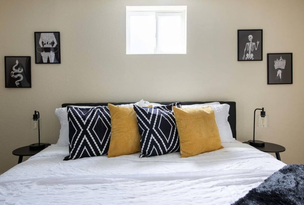 Retro Denver Retreat W Fun Games Movie Room photo 4