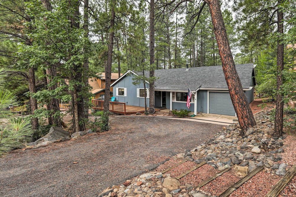 Hot Tub & Patio: Pet-friendly Cabin in Munds Park! in Munds Park, US