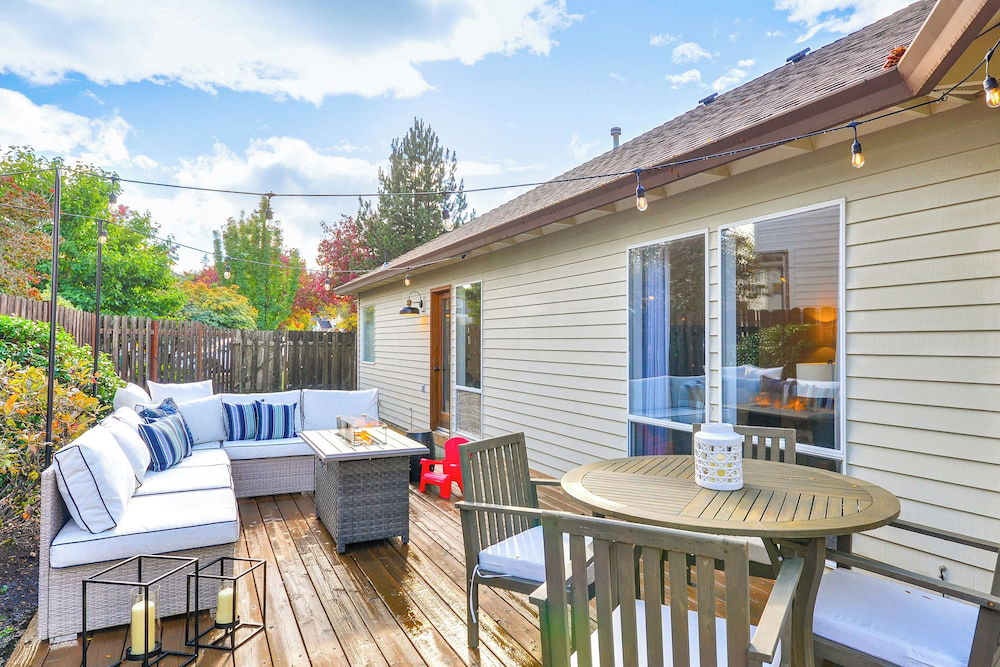 Near Shops & Cafes: Beaverton Haven w/ Luxe Decor! photo 4