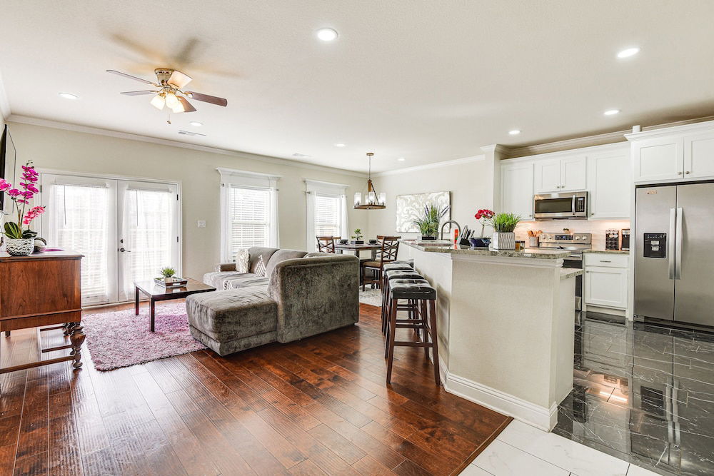 Spacious Grand Prairie Home w/ Fenced Yard + Patio photo 4