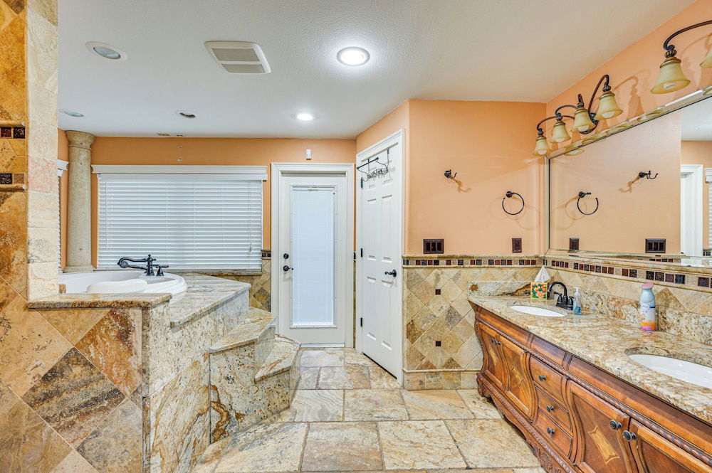 Lakefront Lutz Home w/ Hot Tub: 15 Mi to Tampa photo 3