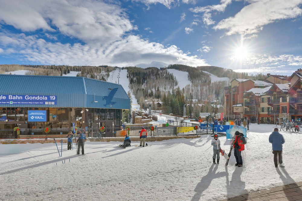 Vail Ski-in/ski-out Condo: Pool, Hot Tub & Sauna in Vail, US