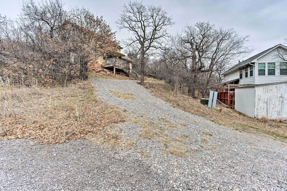 Medicine Park Cabin Rental w/ Mountain View photo 4