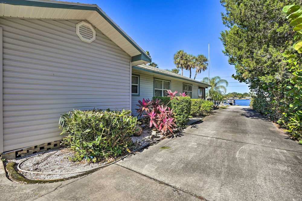 Waterfront Port Richey Getaway w/ Shared Dock
