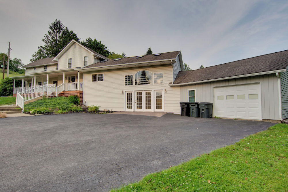 Sauna, Spa & Stargazing: Coudersport Home! in Coudersport, US