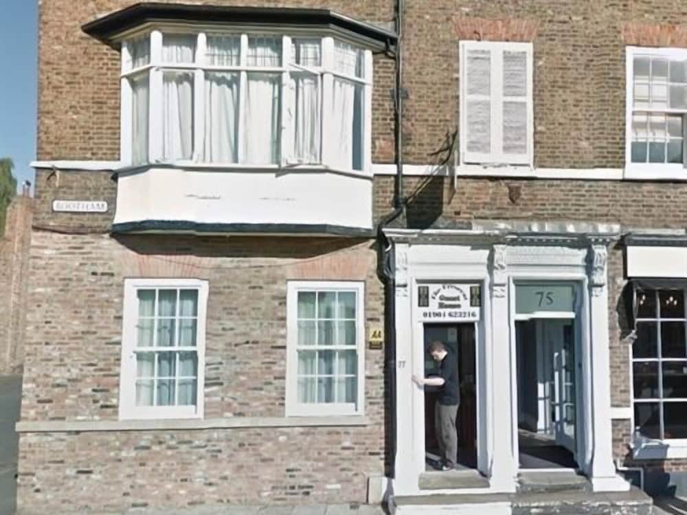 The Crescent Guest House in York, GB