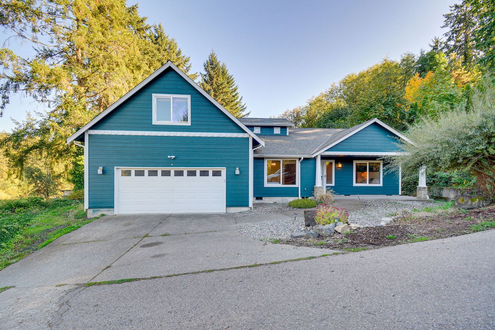 Gig Harbor Vacation Rental w/ Private Hot Tub! in Gig Harbor, US