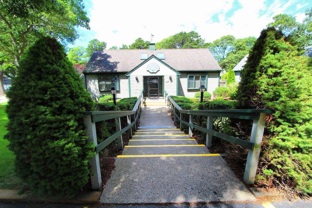 Cape Cod Holiday Estates, a VRI resort in Mashpee, US