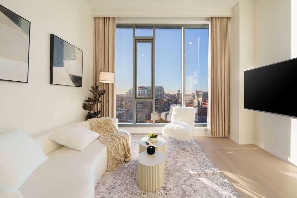 New Luxury Penthouse w Pool Gym in Flushing in Flushing, US