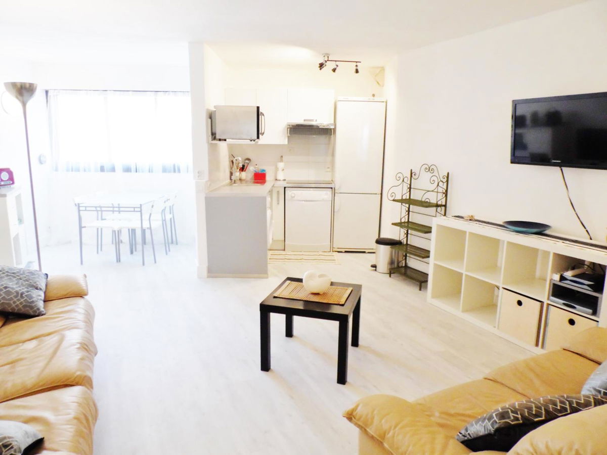 CANNES plage 2mn/45m2/vue mer/inernet/clim/parking privé photo 2