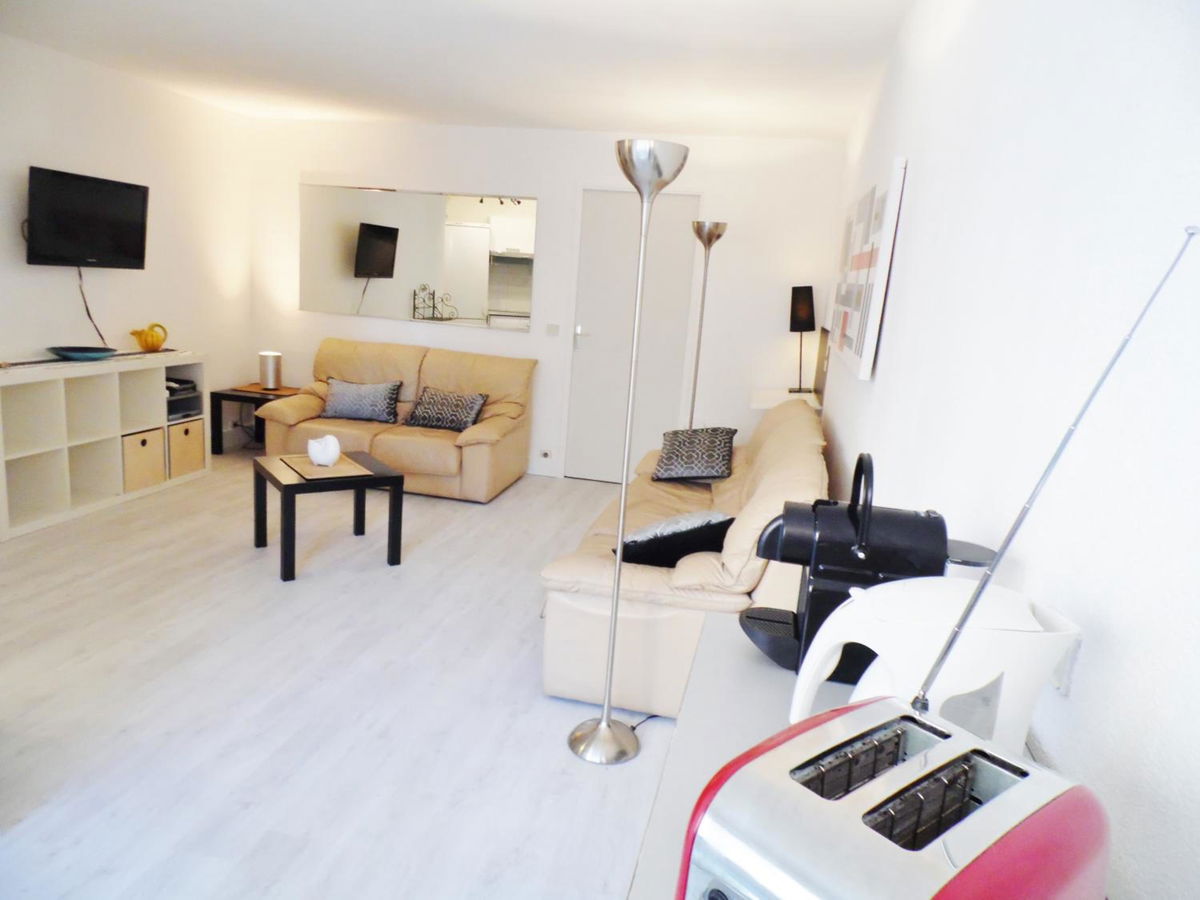 CANNES plage 2mn/45m2/vue mer/inernet/clim/parking privé photo 3